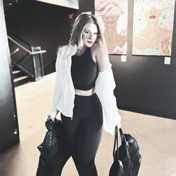 Meet your Posher, Jade - Picture 2 of 4